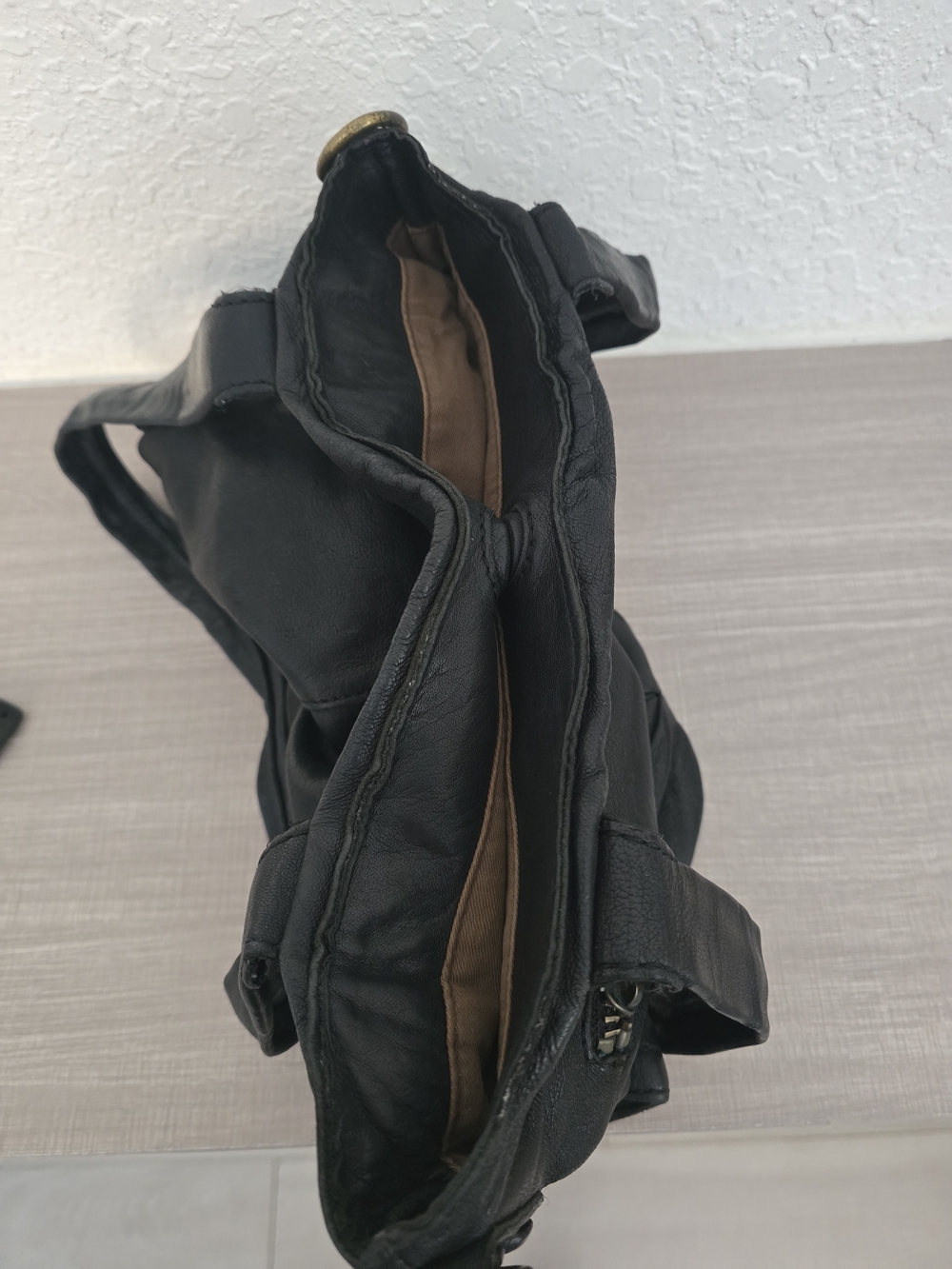 Linea Pelle Collection Black Leather Shoulder Bag Tote - Multi-Pocket - Picture 7 of 15